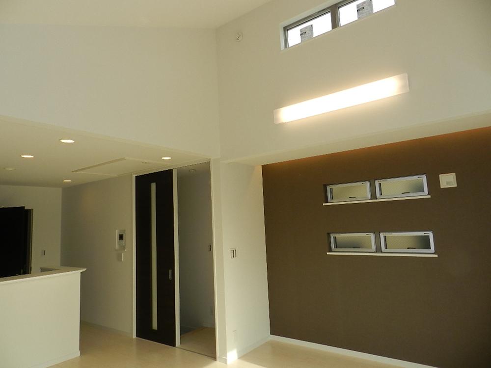 Same specifications photos (living). Because the second floor living what of, Brightness, And the gradient ceiling airy.