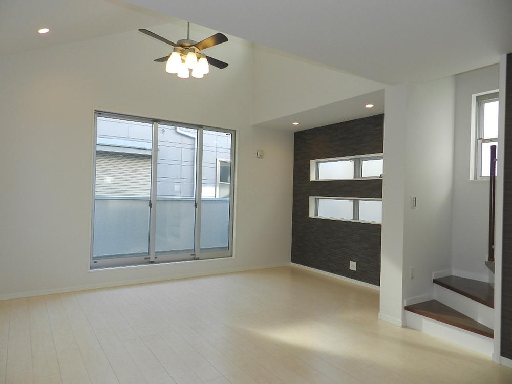 Same specifications photos (living). Living example of construction. Gradient ceiling ceilings sense of open. The wall-to-wall and subjected to eco-carat.