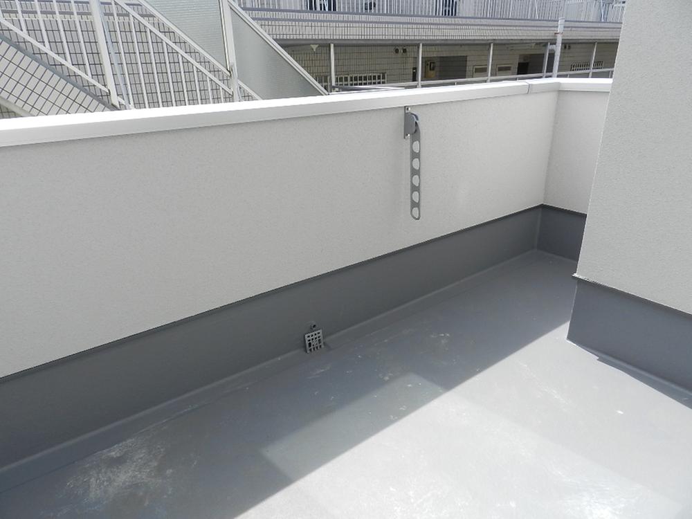 Balcony. Roof balcony construction cases