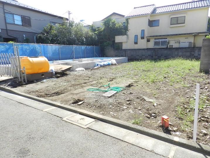 Local photos, including front road. Sunny local