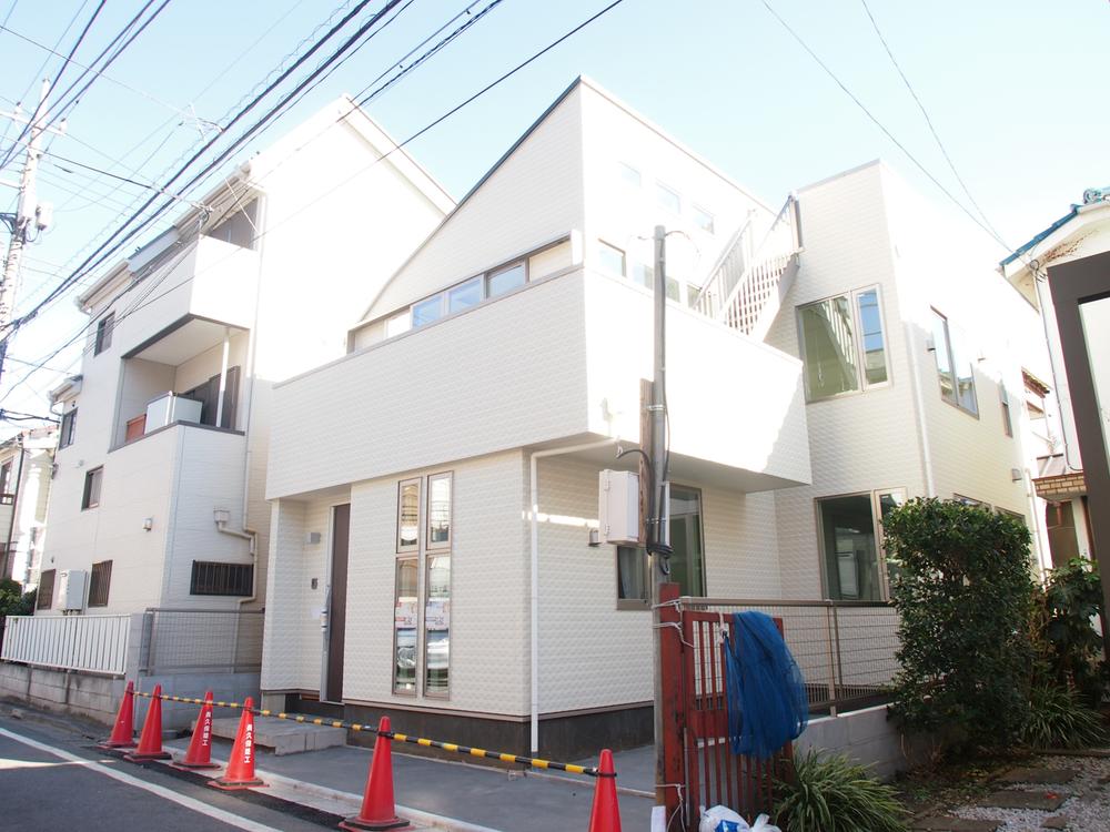 Local appearance photo. Local (12 May 2013) Shooting