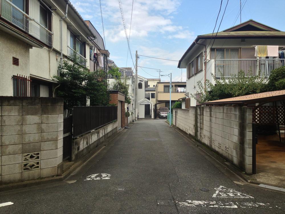 Local photos, including front road. Local (10 May 2013) Shooting