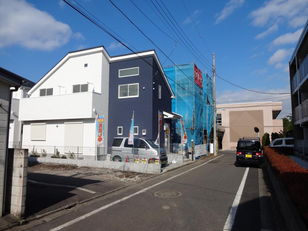 Local photos, including front road. Local (11 May 2013) Shooting