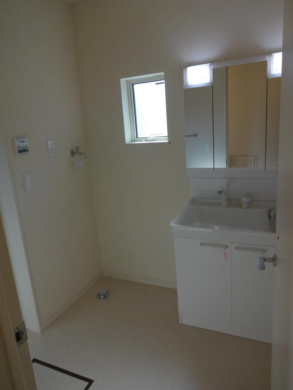 Wash basin, toilet. Indoor (11 May 2013) Shooting