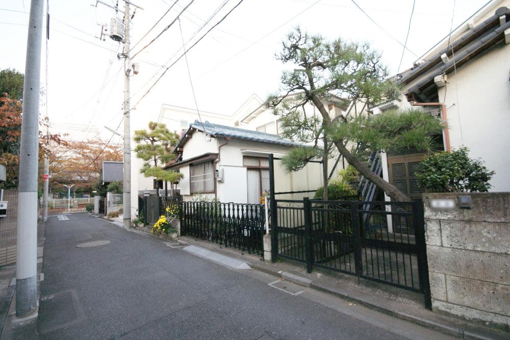 Local photos, including front road. Takaidohigashi elementary school, Takaido becoming within about a 5-minute walk to the junior high school in both.