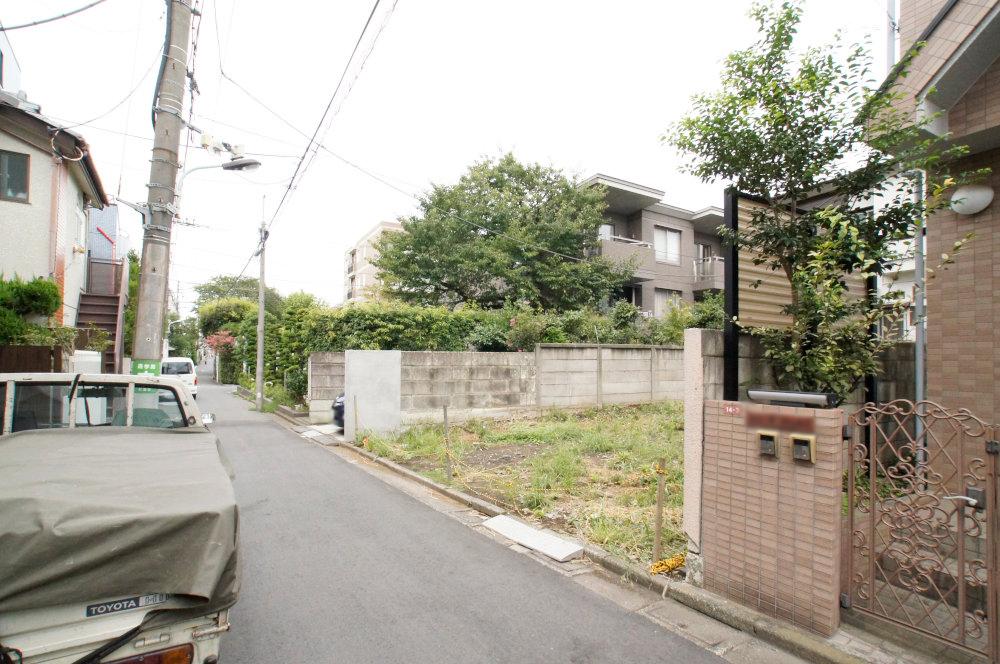 Local photos, including front road. There reference plan so please feel free to contact. 