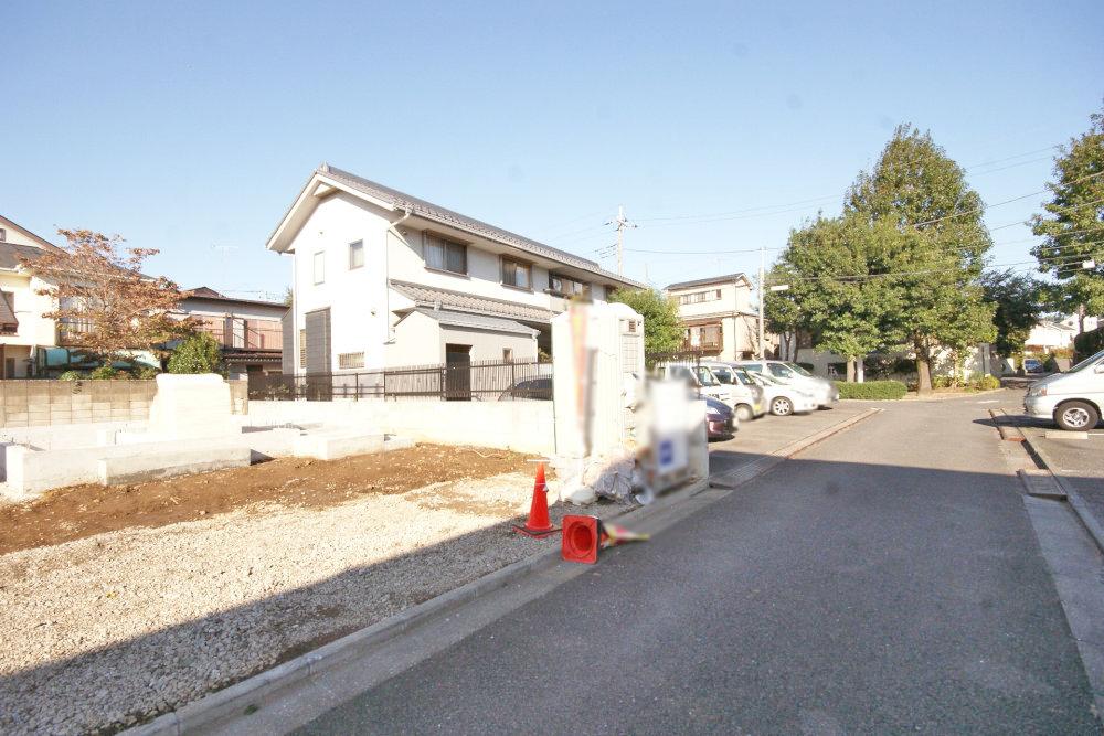 Local appearance photo. You can feel the day of the south road. It will be in a green quiet residential area.