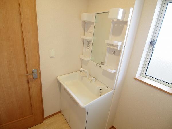 Wash basin, toilet. Indoor (11 May 2013) Shooting