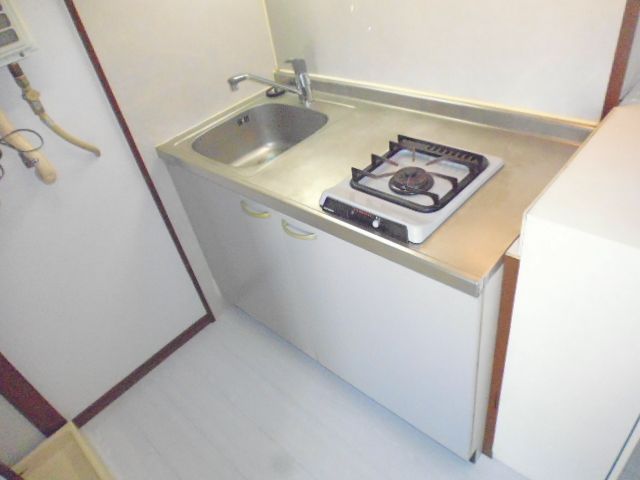 Kitchen. Dishes ease Gasukitchin