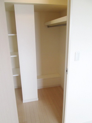 Receipt. Walk-in closet