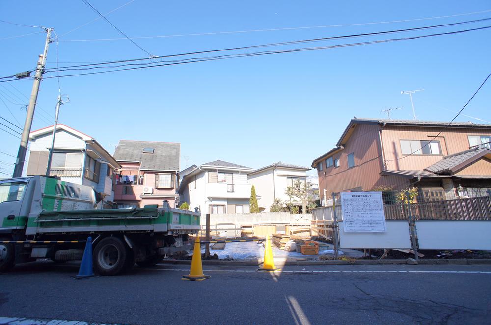 Local photos, including front road. Local (12 May 2013) Shooting