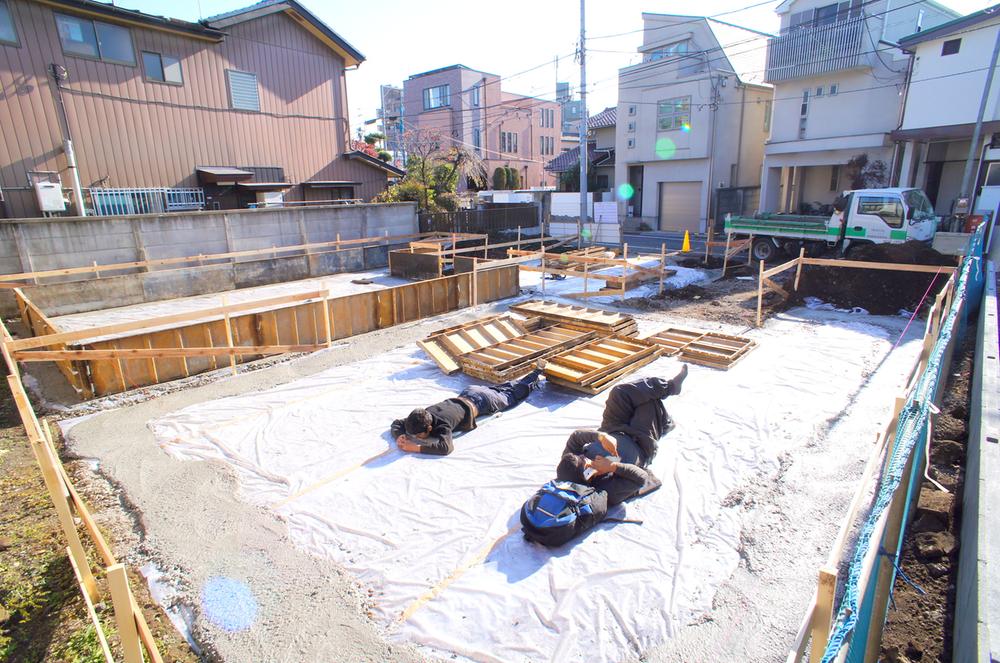 Local appearance photo. Local (12 May 2013) Shooting