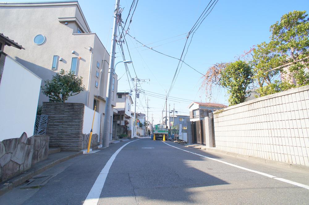 Local photos, including front road. Local (12 May 2013) Shooting