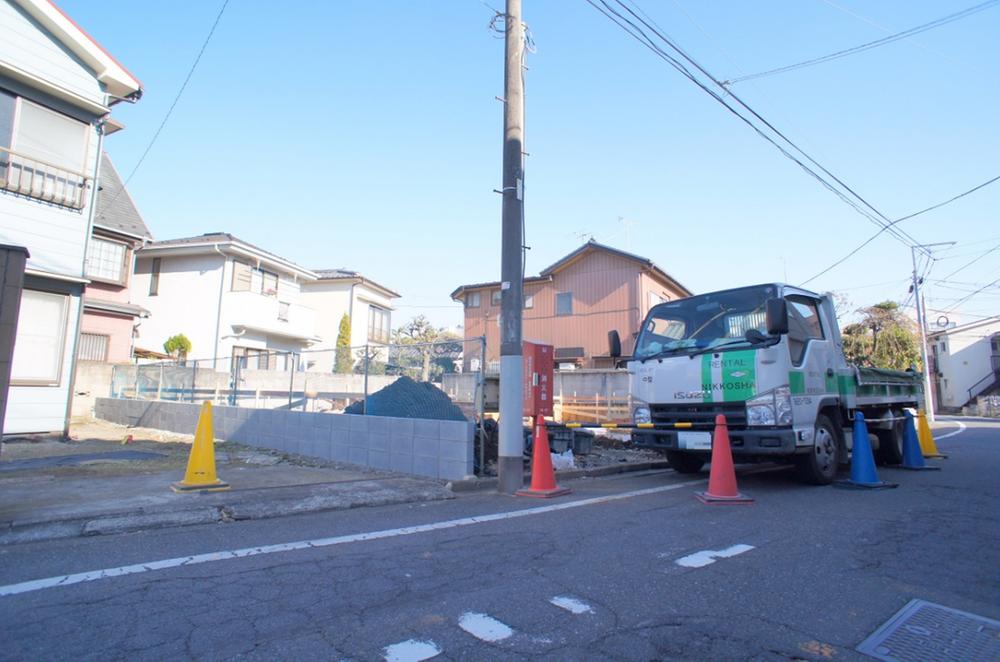 Local photos, including front road. Local (12 May 2013) Shooting A quiet residential area