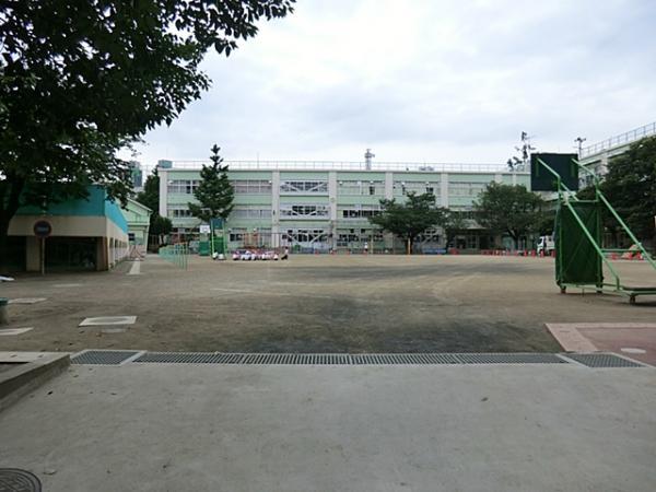 Primary school. Momoi 276m until the second elementary school
