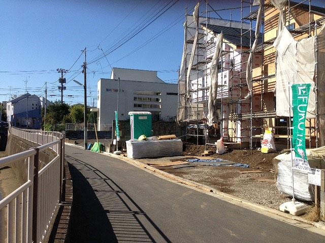 Local photos, including front road. Local (10 May 2013) Shooting