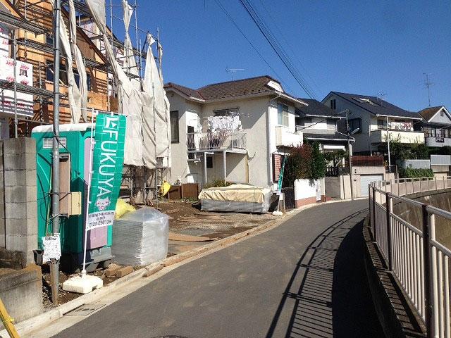 Local photos, including front road. Local (10 May 2013) Shooting