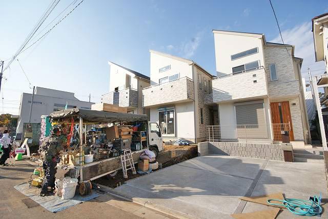 Local appearance photo. Local (12 May 2013) Shooting