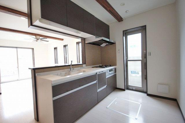 Kitchen. Indoor (12 May 2013) Shooting