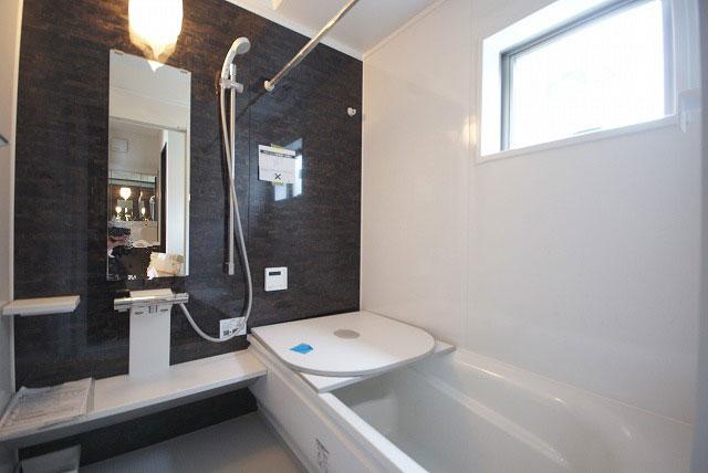 Bathroom. Indoor (12 May 2013) Shooting