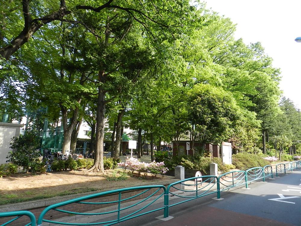 park. 305m to Omiya before park