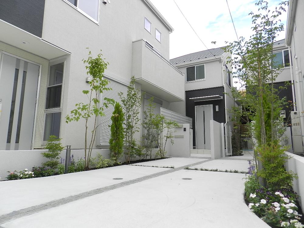 Sale already cityscape photo. Sale already the city average