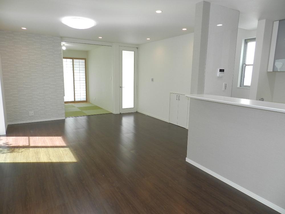 Living. Living the Japanese-style room is Tsuzukiai is popular with families with small children come. 