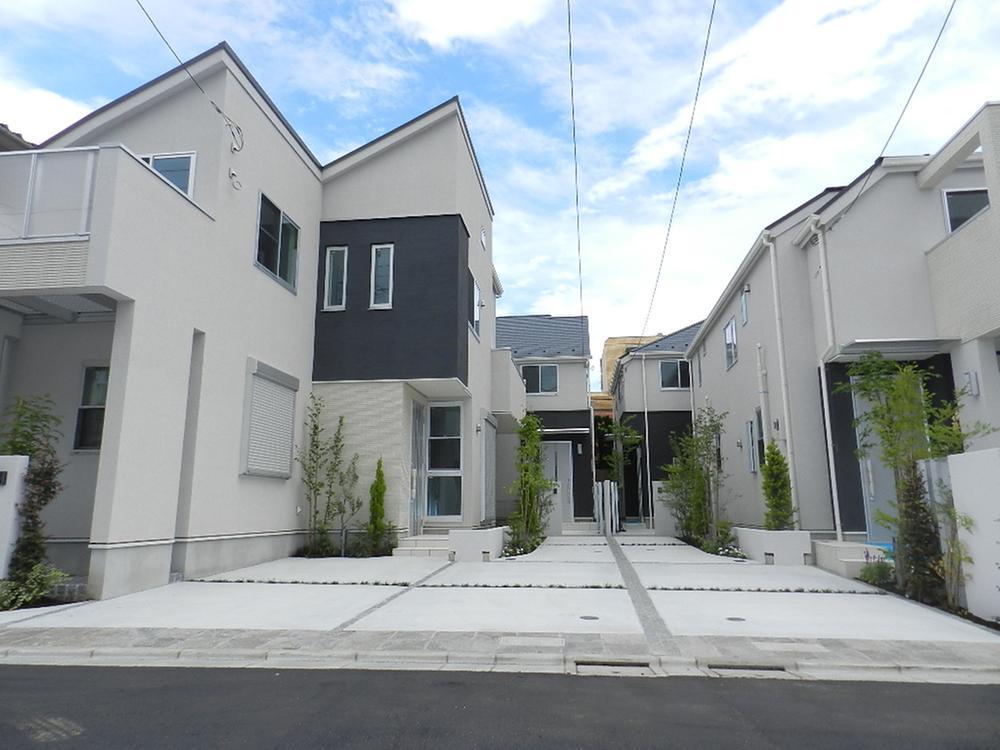 Local appearance photo. Streets new 6-House produces