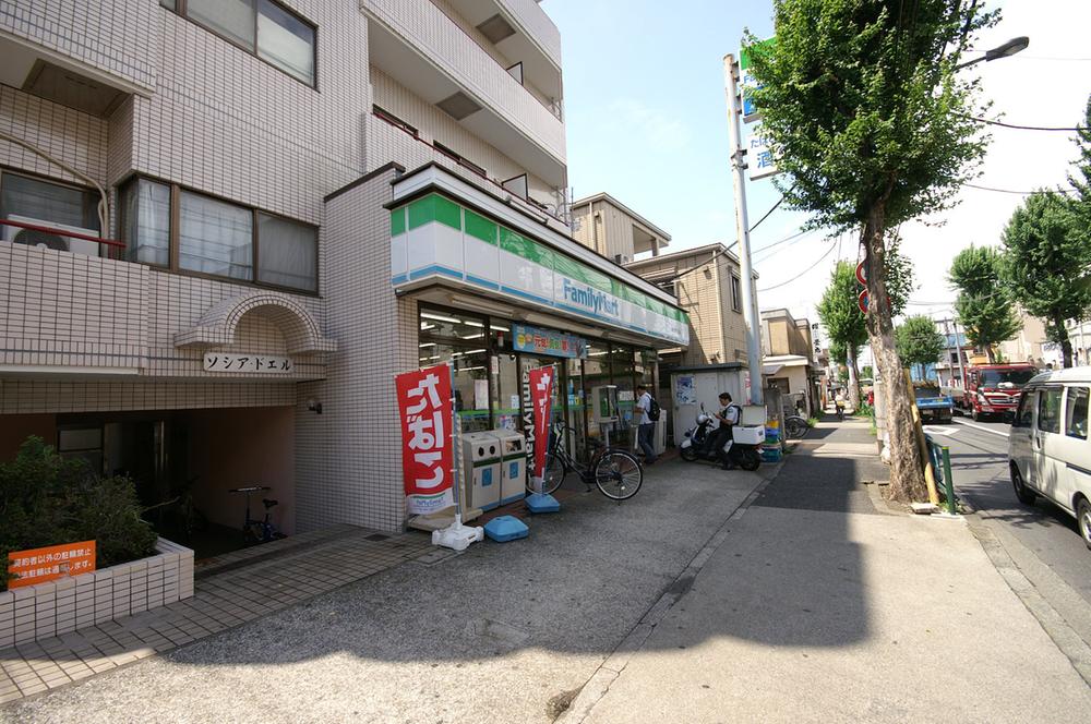 Convenience store. 807m to FamilyMart Sekimachiminami Third Street shop