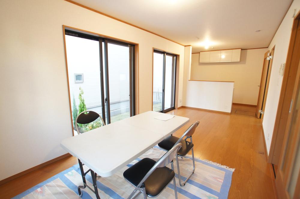 Living. It will be living. It is a popular face-to-face.