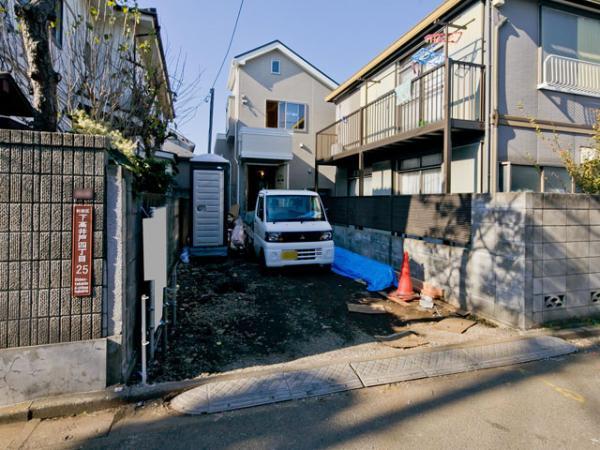 Local photos, including front road. Preferred present status if different from the drawing