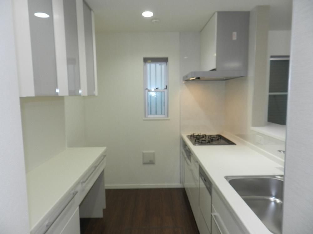 Kitchen. With cupboard, With dishwasher