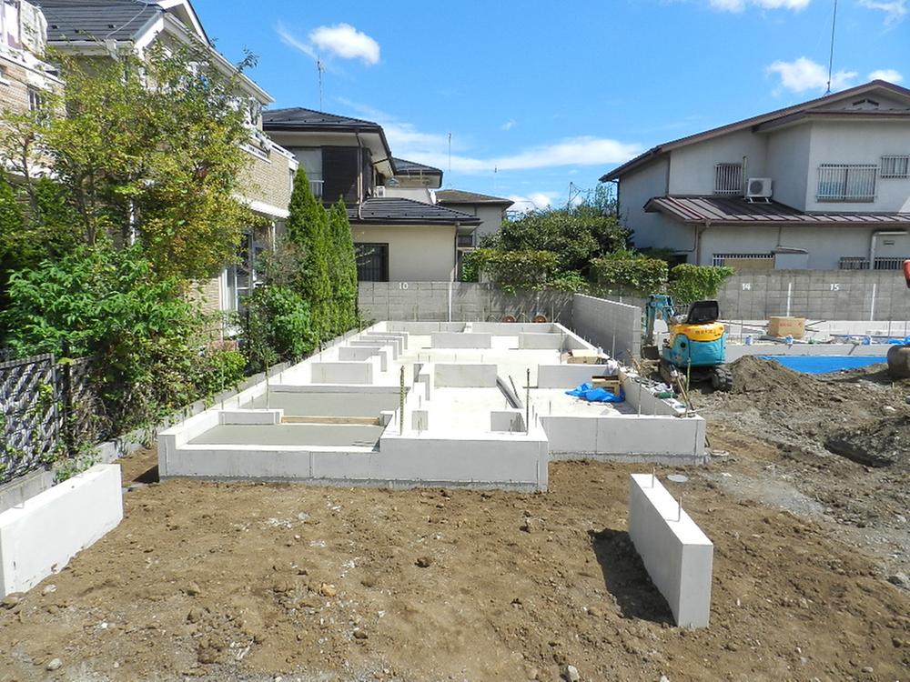 Construction ・ Construction method ・ specification. In the life housing it has been using the "solid foundation". Compared only with the "cloth basic" foundation part, By supporting the building in reinforced concrete integral, It will be a strong foundation to more earthquake. Also, Moisture protection from the ground surface, Also combines pest prevention.