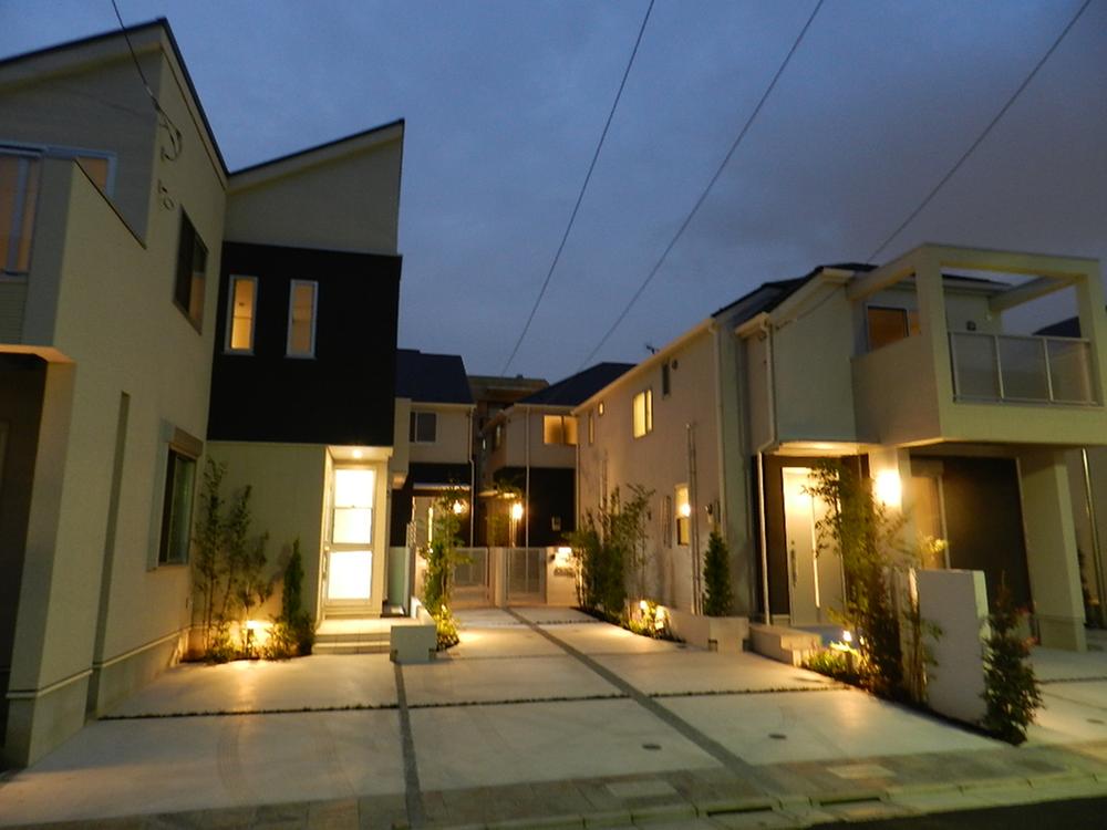 Local appearance photo. Cityscape of new 6-House in the low-rise area