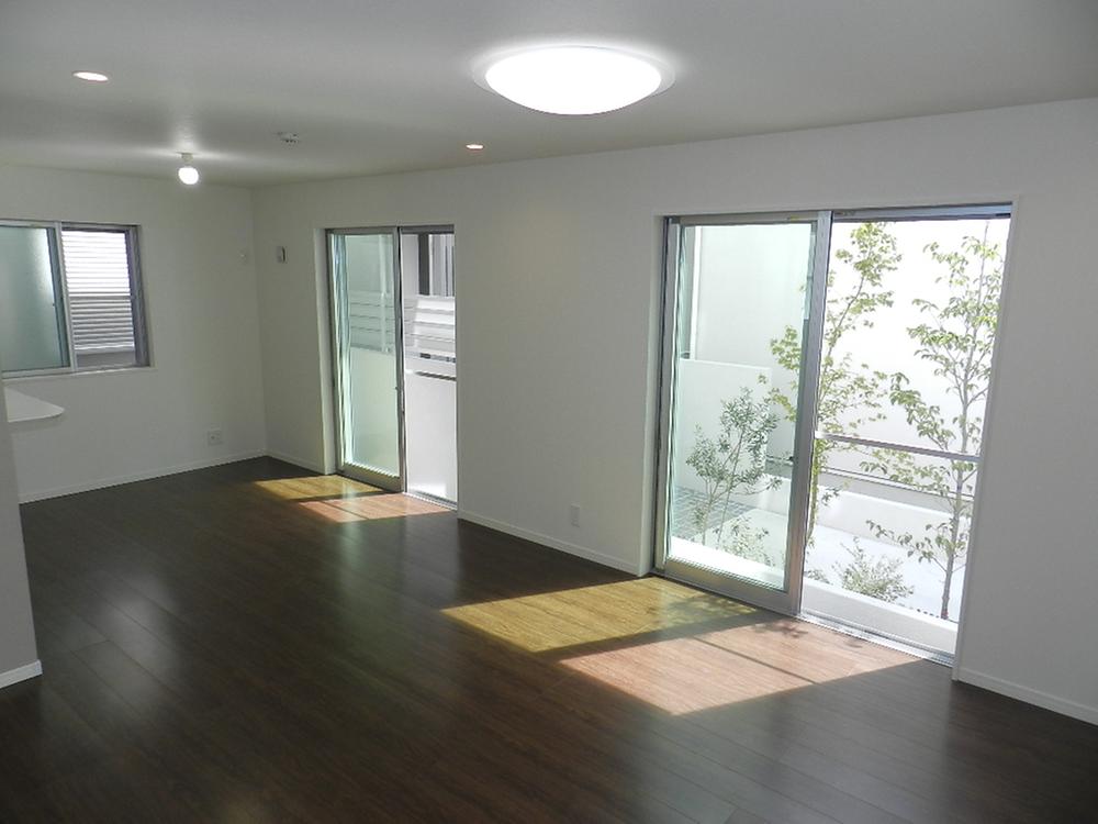 Living. Rich lighting from the open south