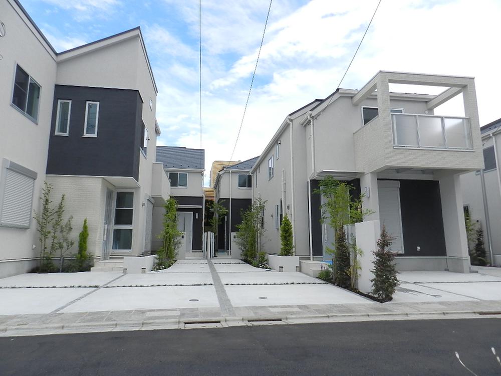 The entire compartment Figure. Cityscape of bright image