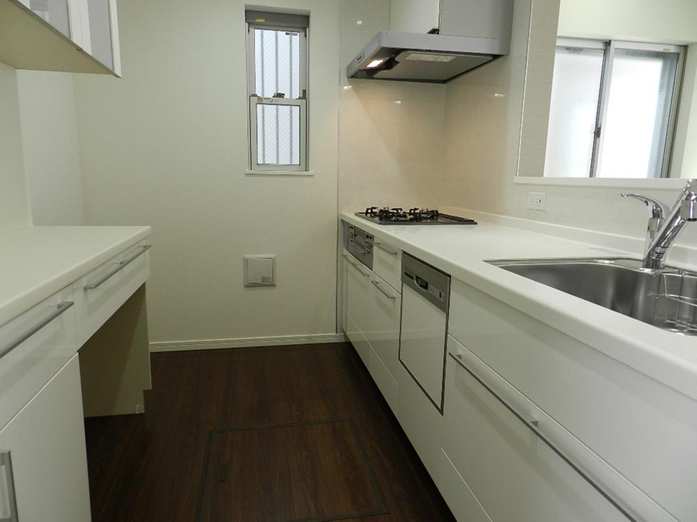 Other Equipment. System kitchen (with dishwasher), Equipped with a cupboard in the standard