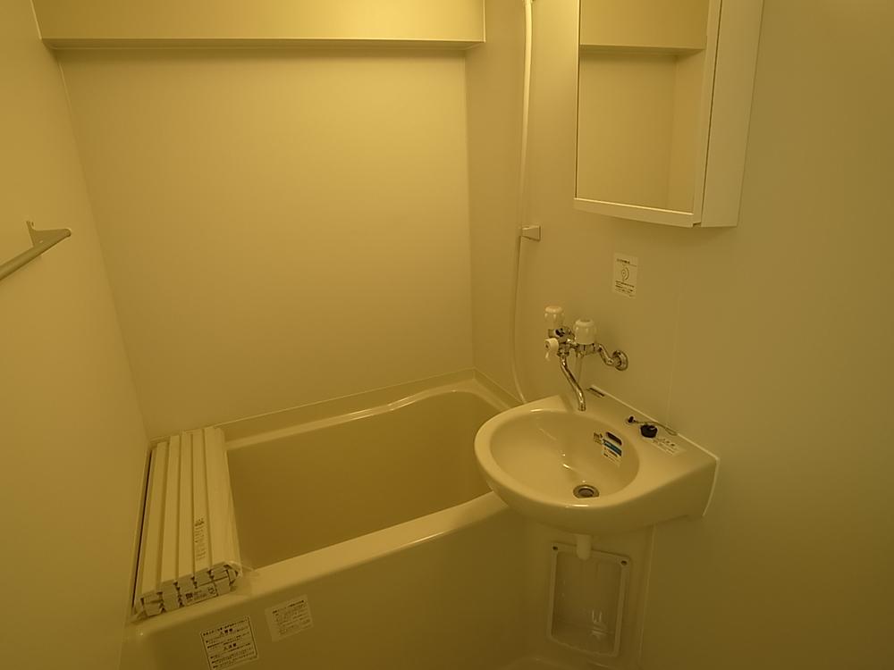 Bathroom. Indoor (11 May 2013) Shooting