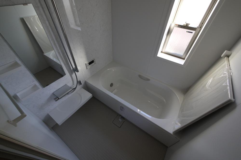 Bathroom. Bathroom or heal tired of every day in the bath of 1 pyeong type, It will be to the size you can enjoy your bath with the child. 