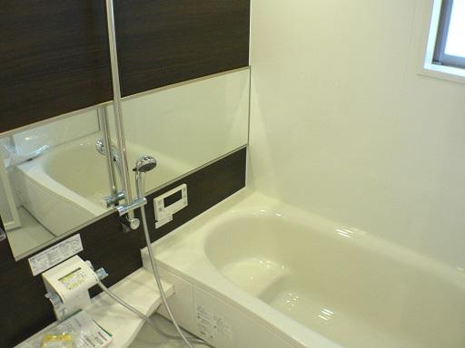 Bathroom. Ventilation drying function with bath (September 2013) Shooting