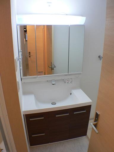 Wash basin, toilet. Shampoo dresser (September 2013) Shooting