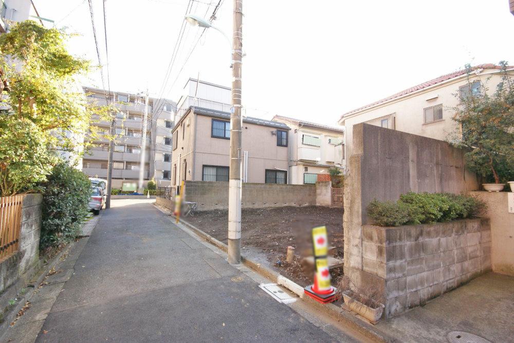 Local photos, including front road. It will be less front road the car street. It will be in a green quiet residential area. 