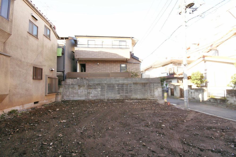 Local land photo. Building coverage 60%, Since there are 200 percent rate of volume, Then by all means recommended for those who want to building a large building. 