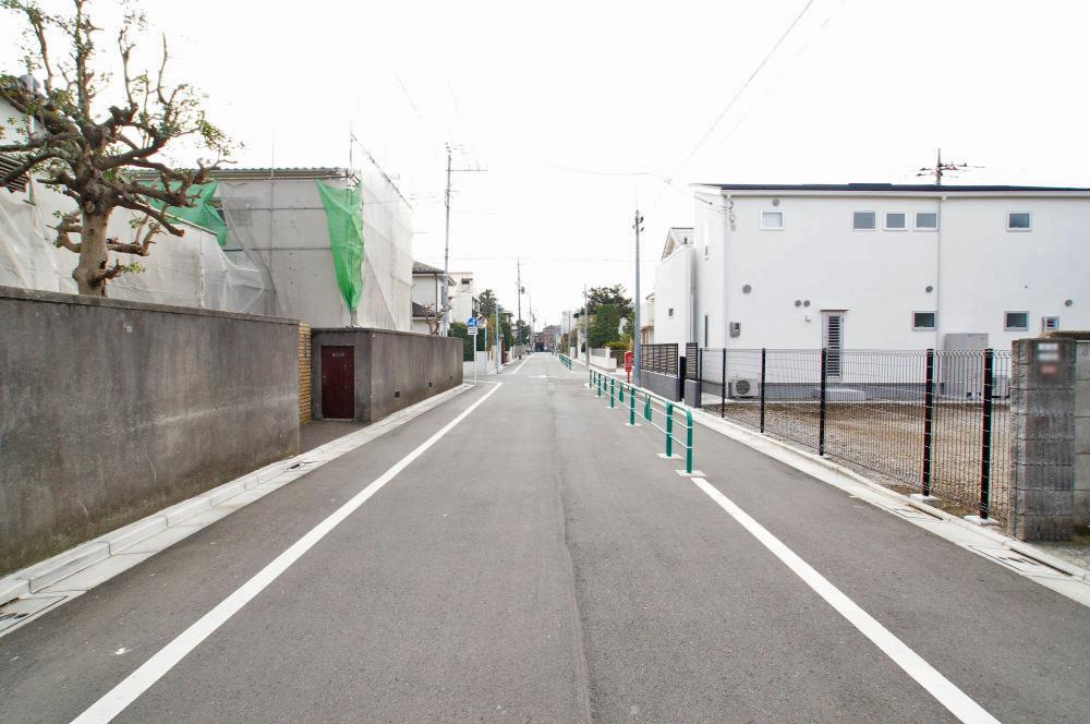 Local photos, including front road. There a refreshing way. Also there is peace of mind to the traffic volume also fewer children. 