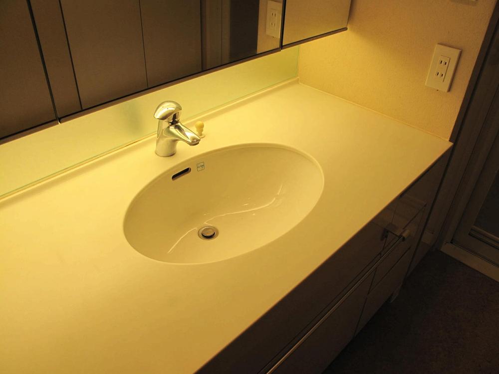 Wash basin, toilet. Indoor (12 May 2013) Shooting