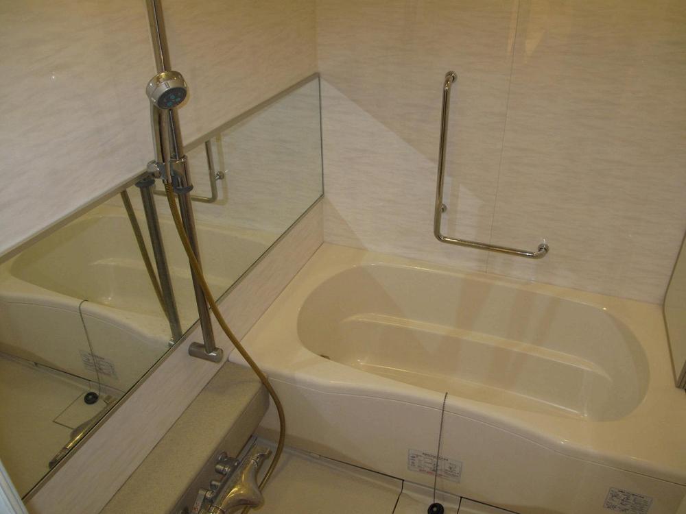 Bathroom. Indoor (12 May 2013) Shooting