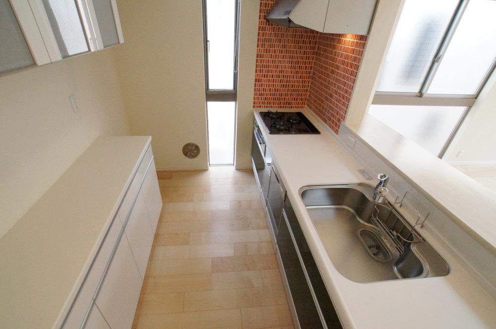 Kitchen. Easy to use, Popular face-to-face kitchen.