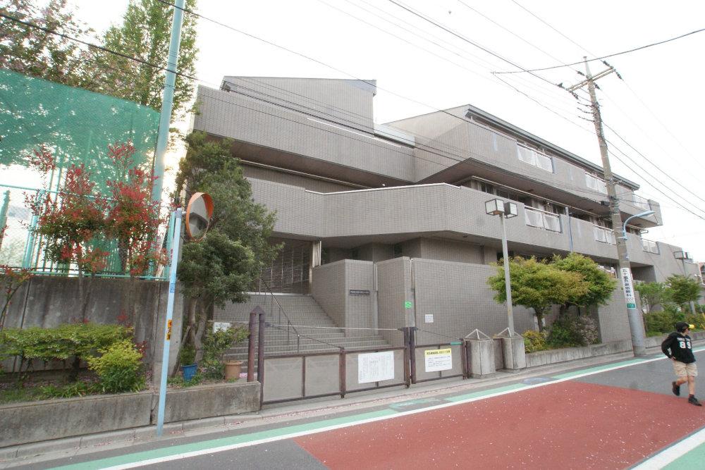 Primary school. 312m to Suginami Ward Momoi fifth elementary school