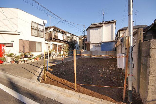 Local appearance photo. Local (12 May 2013) Shooting