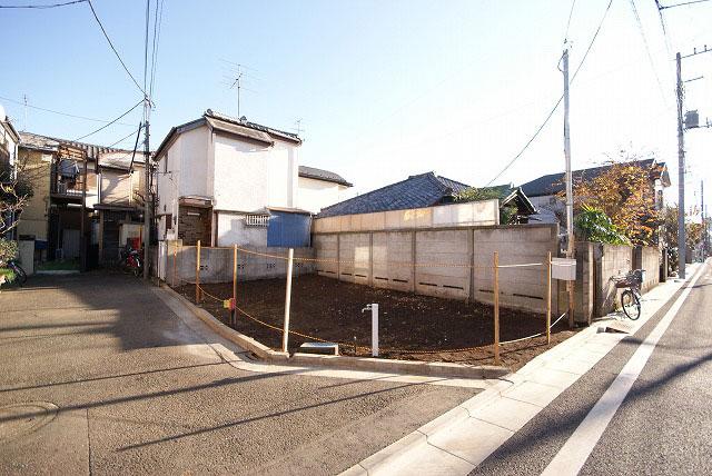 Local photos, including front road. Local (12 May 2013) Shooting